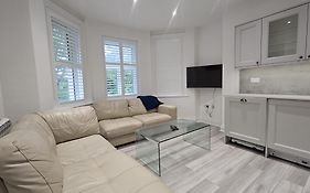 A Lovely 2 Bedroom Flat Ideal For All Occasions